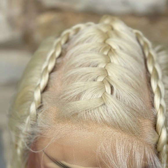 Long blonde Swisslace Wig 613 - Picture 2 of 10